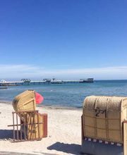 Strandabschnitt vor der Vermittlung Knauff in Kellenhusen, bei uns können Sie auch, neben Ferienobjekten,  Strandkörbe in erster Reihe mieten.