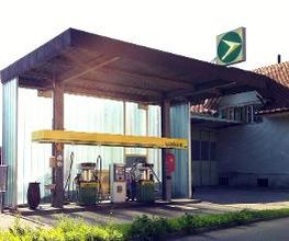 AGROLA Tankstelle in Balsthal - zwei Tanksäulen mit Zahlterminal - überdacht