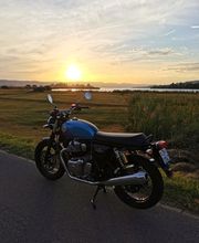 Royal Enfield Interceptor 650 Ventura Blue
Royal Enfield
2-Rad-Center Boller
Zürichsee
Seedamm
Motorrad
Forch
Zürich
Zürichoberland
Zürich Oberland