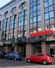 Gebäude, in dem sich die Räumlichkeiten der WBS Training befinden.