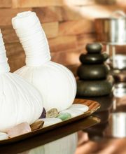 Kräuterstempel Massage