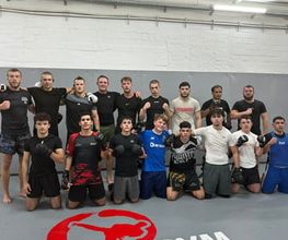 Engagierte Kampfsportgemeinschaft mit erfahrenen Trainern und motivierten Mitgliedern im Naders Gym Hamburg.