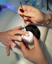 Bei der Arbeit mit Laurii Pulvergelsystem