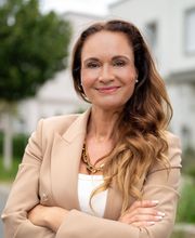 Nadja Dillinger / CEO