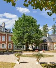 Logis Hôtel Domaine de Valaudran image 5