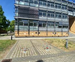 4 Parkplätze stehen Ihnen zum Parken zur Verfügung.