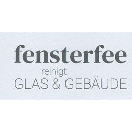 fensterfee reinigt Glas und Gebäude