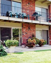Bristol Square Apartments image 6
