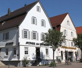 Aussenansicht der Apotheke am Kirchplatz