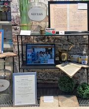 Schaufenster 300 Jahre Alte Vilser Apotheke.