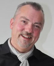 Bernd Holzfuss, NLP-Master-Trainer