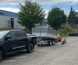 Ford Ranger mit 3,5 to Kipper beim Rasenmähen am Hang