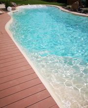 mydesignpool
persönlich, individuell, einzigartig.
Hier haben wir klassische und natürliche Formen gemischt. Der Kundenwunsch bei diesem Pool, türkisfarbenes Wasser.