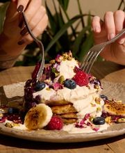 Matcha Pistacho Pancakes