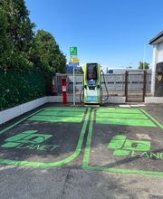 IPLANET Ricarica in sicurezza in modalità ultra fast per tutti i veicoli elettrici.