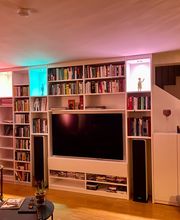 Wandregal mit Beleuchtung