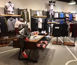 Nike Store Diagonal imagen 12