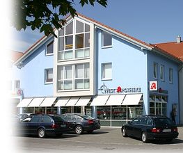 Aussenansicht der West-Apotheke OHG