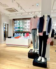 Tommy Hilfiger image 10