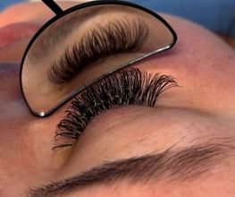 Lashes by Larissa Bild 1