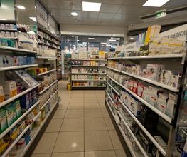 intérieur-de-la-pharmacie-sun-store-lausanne-riponne