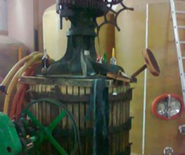 bodegas-perez-palomino-maquina-02.jpg