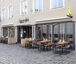 HANS IM GLÜCK - STRAUBING Theresienplatz Bild 1