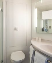 B&B HOTEL Calais Terminal Cité de l'Europe 3 étoiles image 8