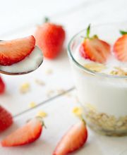 MOLKEREIPRODUKTE, BIO & VEGAN
​

Besser für einen Lebensstil mit Verantwortung und Geschmack, besser für die Umwelt: Vegetarische und vegane Produkte wie unser veganer Joghurt bringen gesunde Abwechslung auf den Tisch.

On top gibt’s jede Menge Bio-Produkte. Perfekt für ernährungsbewusste Leckerschmecker – oder alle, die es werden wollen.