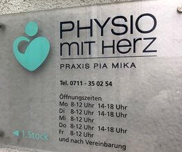 Eingangsschild | PHYSIO MIT HERZ - Esslingen