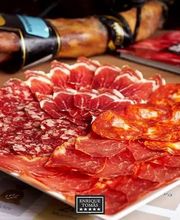 Enrique Tomás - Cerrada Nos trasladamos junto a las puertas J48-J51 imagen 10