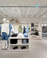 Calvin Klein Jeans Roma Galleria Alberto Sordi immagine 3