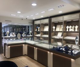 Sicht Vitrine - Links bei Eintritt