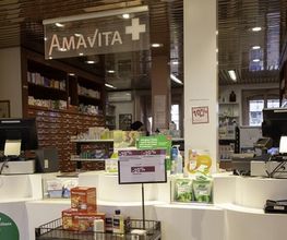 amavita-Pharmacie-Cité-Jonction-caissier