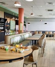 B&B HOTEL Le Port-Marly Saint-Germain-En-Laye image 11