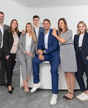 AXA Versicherung Florian Bart in Amberg Teamfoto