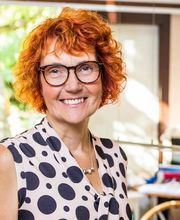 Frau Hella Fenske