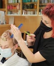 Salón Llongueras - Peluquería y Estética Pamplona imagen 8