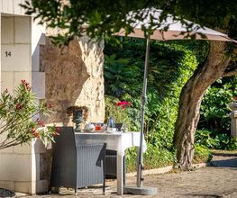 Le Pavillon Des Lys image 2