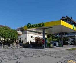 AGROLA Tankstelle in Hombrechtikon unter Carport