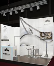 Weißer, heller Messestand von Rappenglitz Messebau, Mietmöbel & Markenbau