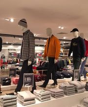 Lacoste McArthurGlen Provence Miramas _ Prêt-à-porter Homme Femme Enfants