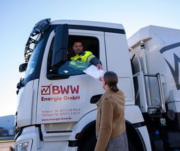 BWW LKW Dokumentenübergabe