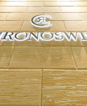 Beschriftungen: Leuchtbuchstaben. Produziert von BERTELMANN aus Bünde, in NRW.