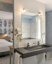 Logis Hôtel Domaine de Valaudran image 18