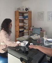 PULS-Analyse & VRT-Messung in meiner Praxis in Ehrendingen (AG)
In einem ersten Schritt analysiert ein Gerät während ca. 5 Minuten deinen Puls.
Dabei werden Energiehaushalt, Stressbalance, Aurafeld und Meridiansystem ausgewertet.
Danach erfolgt die VR