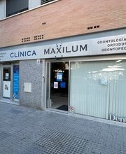 Clinica_Dental_Maxilum_Portada.jpg