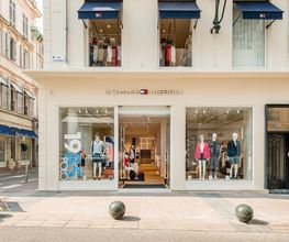 Tommy Hilfiger image 1