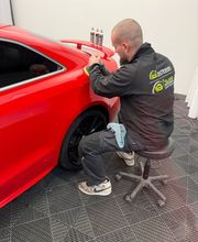GLANZ Performance bietet professionelle Lackpolitur in Paderborn und Ostwestfalen-Lippe. Durch moderne Poliertechniken werden feine Kratzer, Hologramme und matte Stellen entfernt – für intensiven Tiefenglanz und eine sichtbar aufgewertete Fahrzeugoptik.