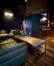 Stingers Lounge - Restaurant, Bar & Golf Simulators image 9